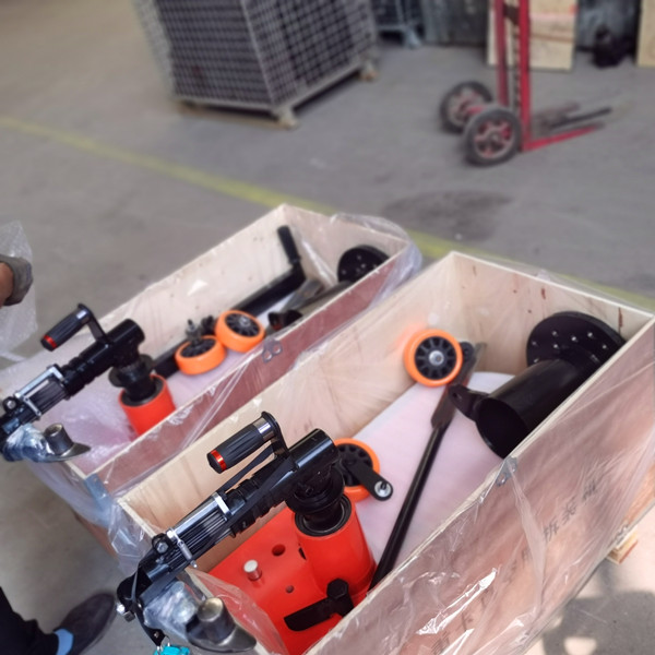 全自動(dòng)立式扒胎機(jī)錯(cuò)誤使用都會(huì)